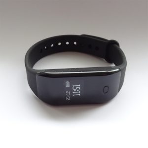 fitness band under 300